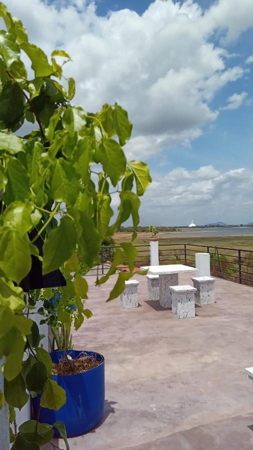 Lake Edge Resort Anuradhapura Zewnętrze zdjęcie