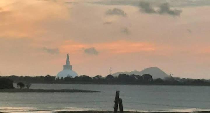 Lake Edge Resort Anuradhapura Zewnętrze zdjęcie