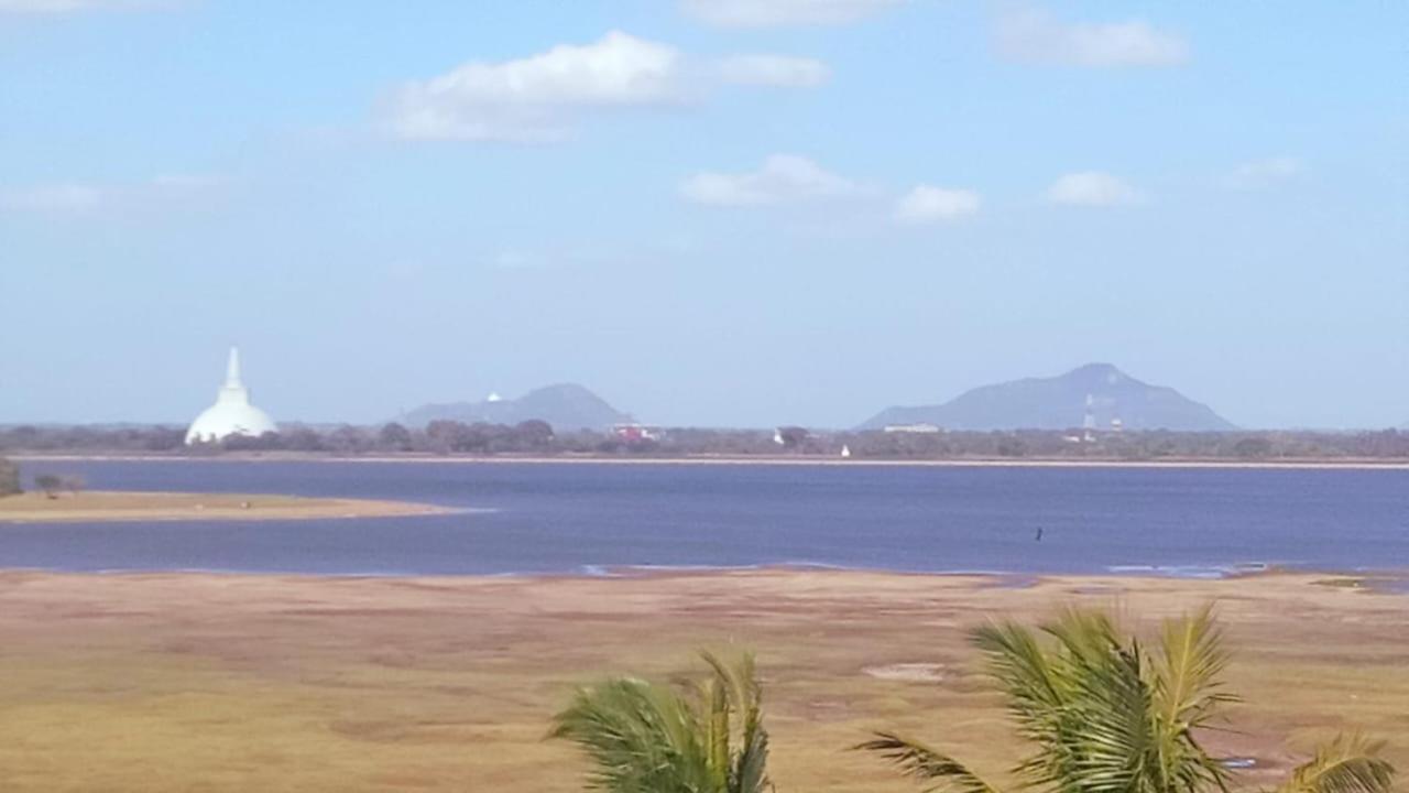 Lake Edge Resort Anuradhapura Zewnętrze zdjęcie