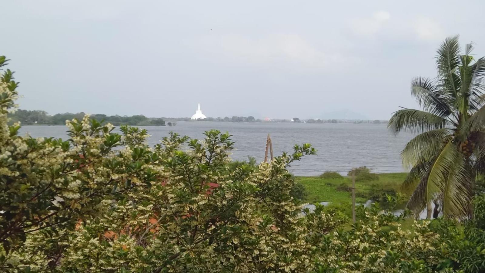 Lake Edge Resort Anuradhapura Zewnętrze zdjęcie